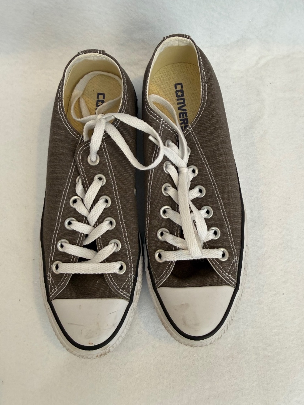 CONVERSE LOW-TOP CHUCKS